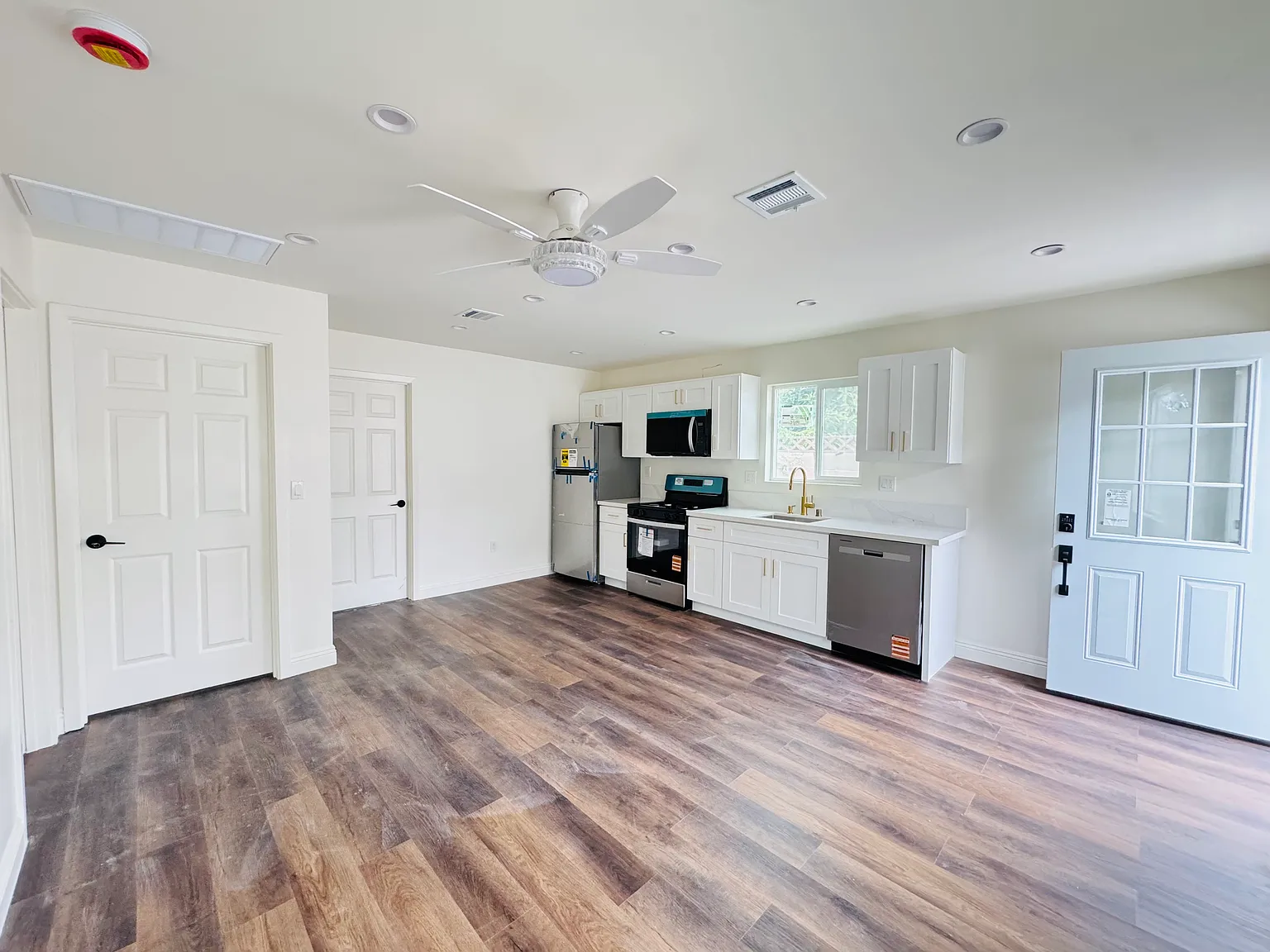 2 bed, 650 sqft, $2,750 — Photo 2