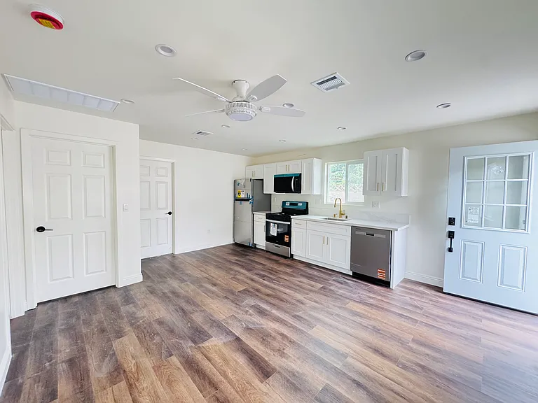 22158 Eccles St — Photo 3