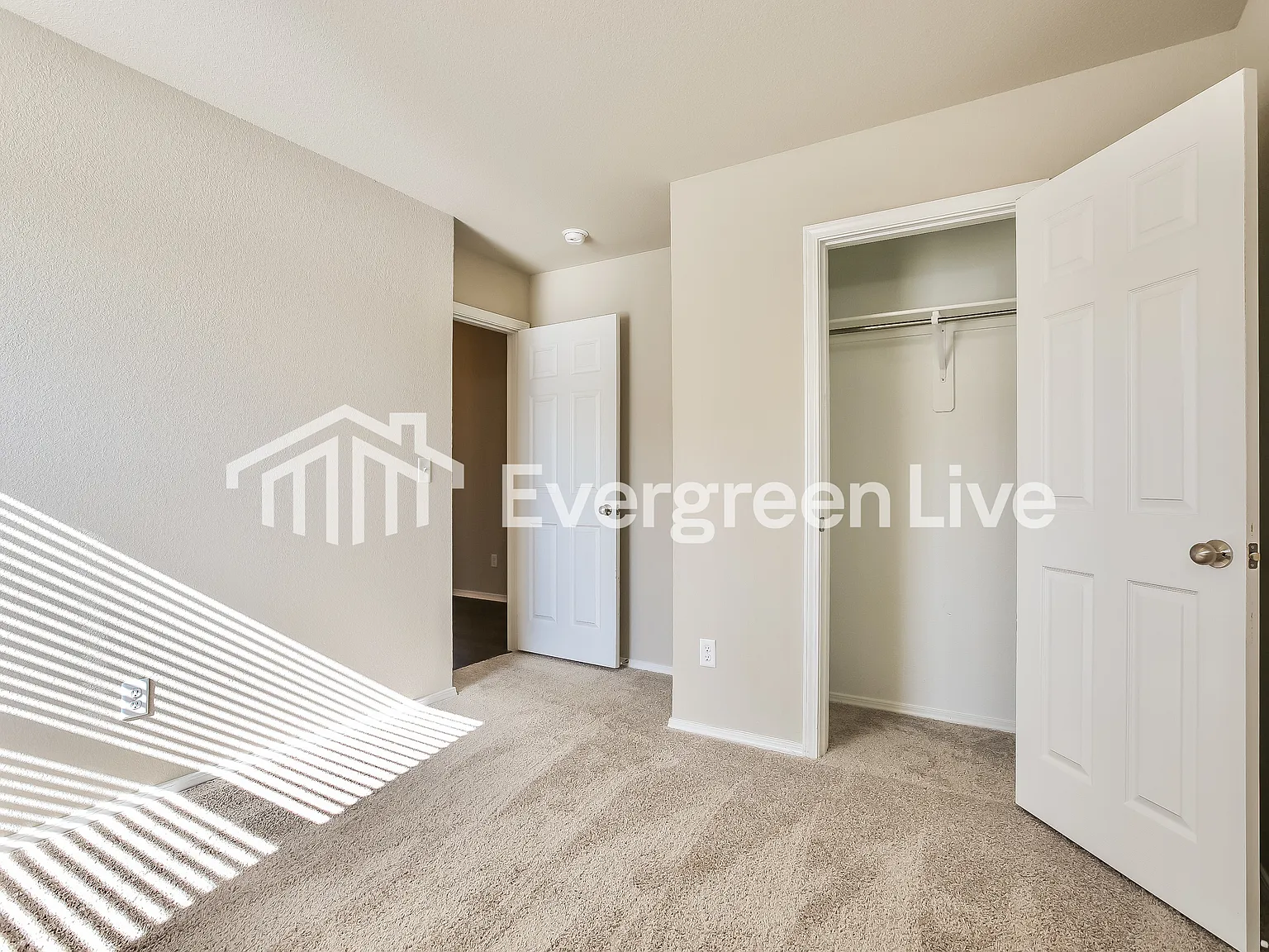 4 bed, 2.0 bath, 1459 sqft, $1,545 — Photo 2