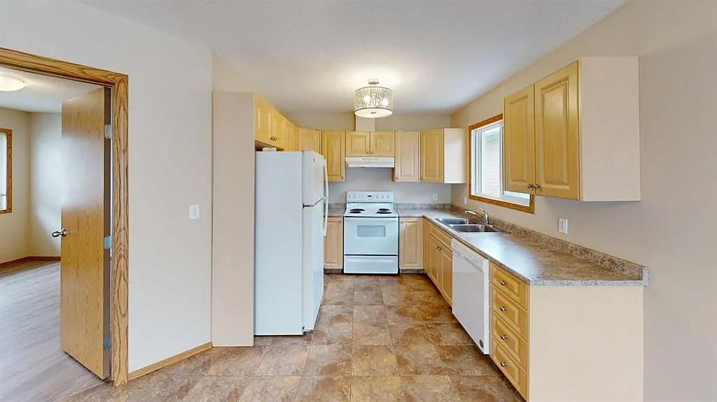3 bed, 2.0 bath, 1286 sqft, $1,850 — Photo 2