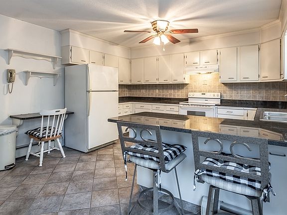 4th image of 28 Holly Cir
