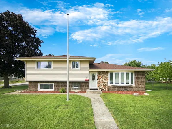 7040 W 107th St, Worth, IL 60482