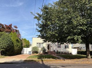 163 Wynsum Ave, Merrick, NY 11566