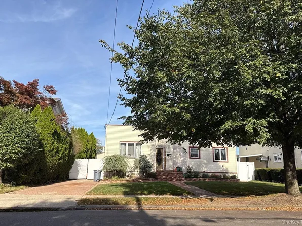 163 Wynsum Avenue, Merrick, NY 11566