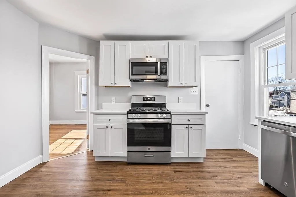 2 bed, 1.0 bath, 1078 sqft, $2,500 — Photo 4