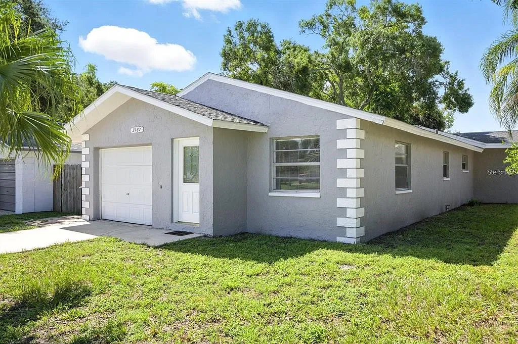 2 bed, 1.0 bath, 1008 sqft, $1,950 — Photo 1