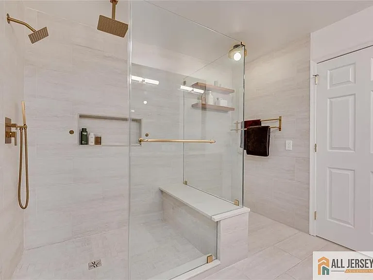 403 Somerset Ct — Photo 22
