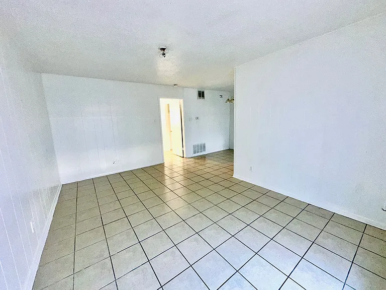 Eastgate Apartments — Photo 1