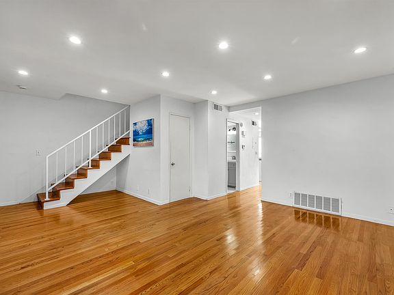 5th image of 246 Green Heath Pl