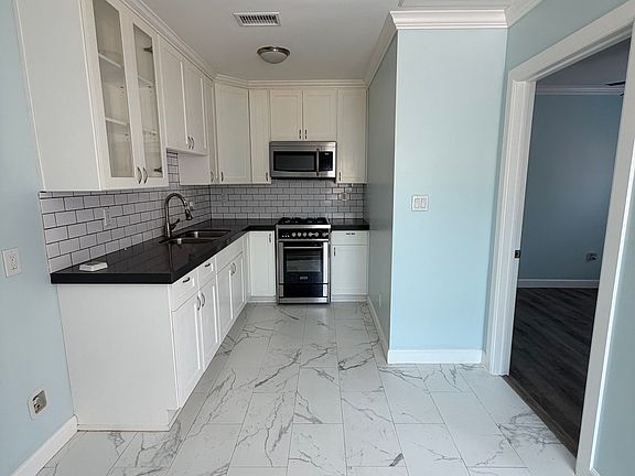 5th image of 6833 Rhea Ave