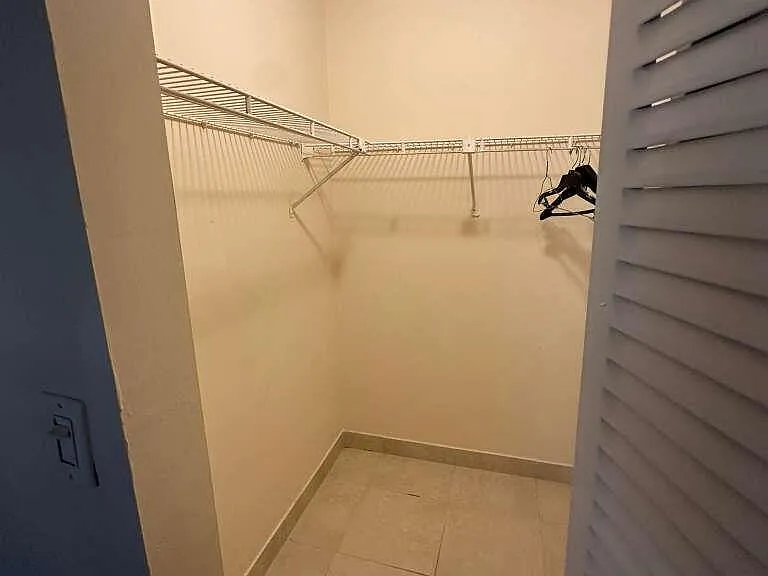 1239 SW 46th Ave #906 — Photo 11