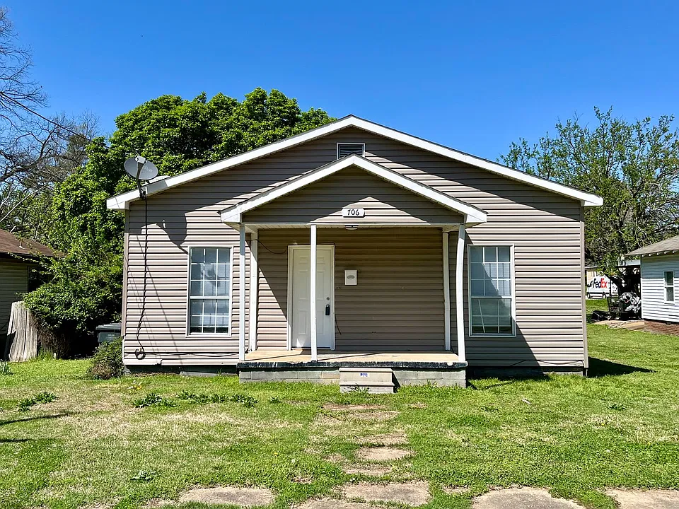 706 Warner Ave