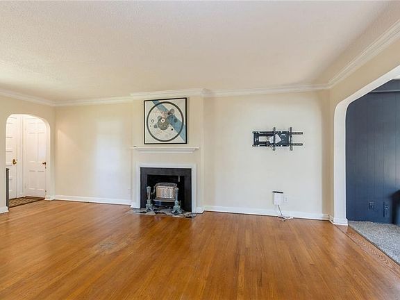 4th image of 5536 Roeland Dr