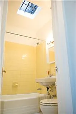 Rented by Adina Realty | media 27