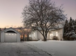 5584 Manotick Main St, Ottawa, ON K4M1E2