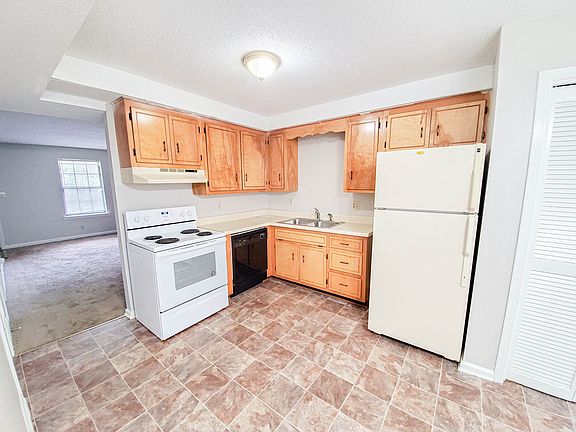 5th image of 1561 E Knollwood Cir #B