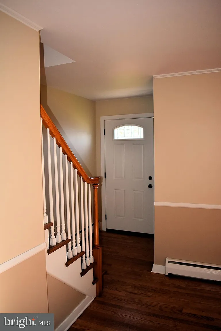574 Stanley Ave photo 1
