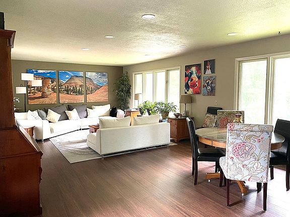 5th image of 40 Southridge Pl