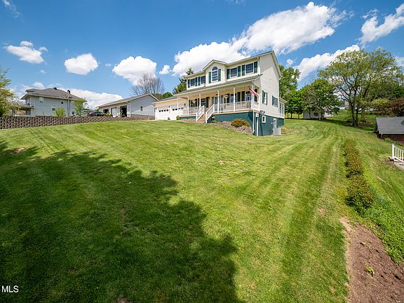 3rd image of 309 Cullis Ln