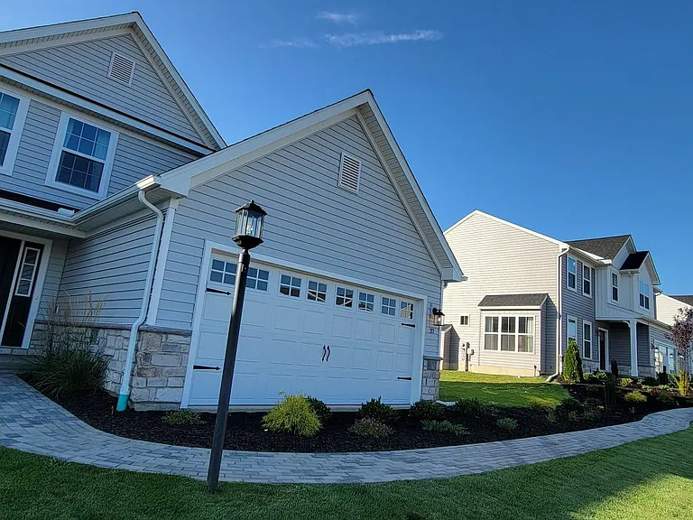 54 Long Bend Dr #112 — Photo 2