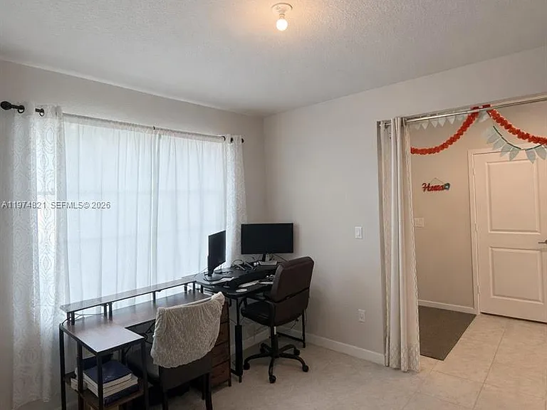 1081 NW 5th St — Photo 6