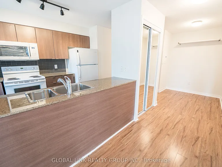 11 Brunel Ct #703 — Photo 5