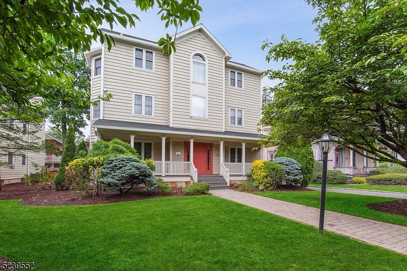 1st image of 238 Claremont Ave #5