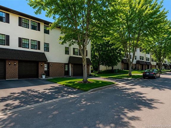 2nd image of 33 Hillsview Cres