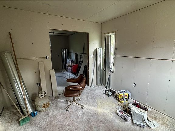 4th image of 7500 Halle Ave