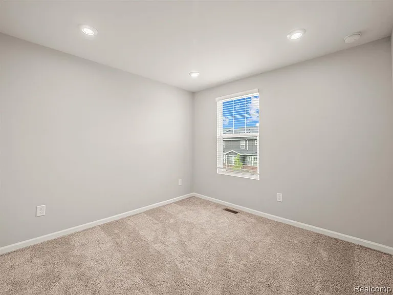 4837 Glenora Dr — Photo 20