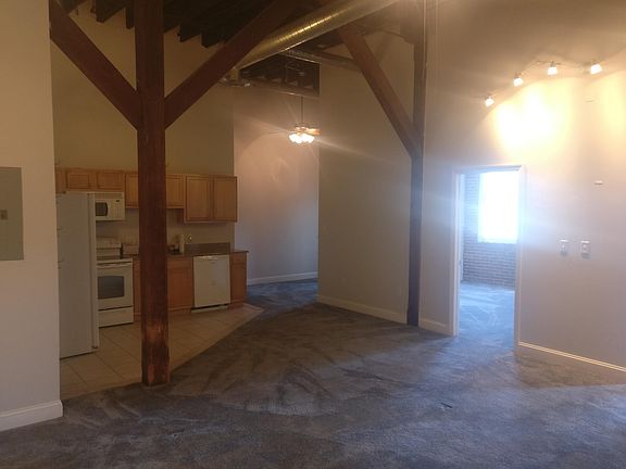 2nd image of 156 Clay St APT 6