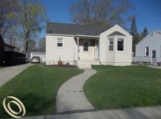 29549 Park St, Roseville, MI 48066