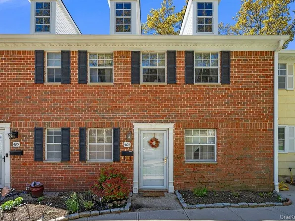 404 Towne House Village #404, Islandia, NY 11749