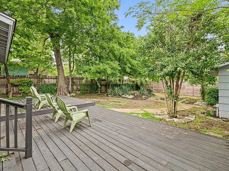 1422 Yorkshire Dr — Photo 23