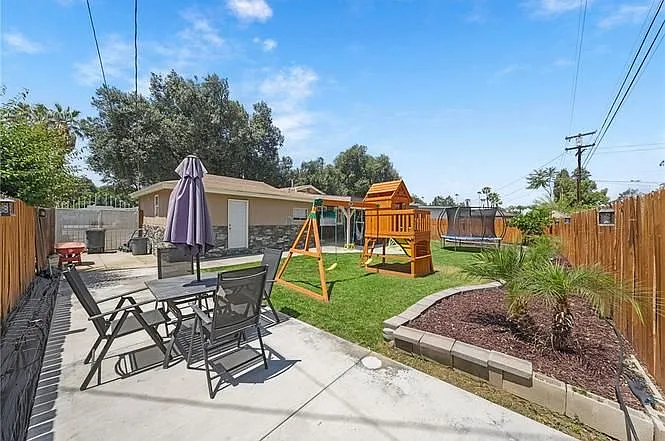 4869 Serrano Pl — Photo 22