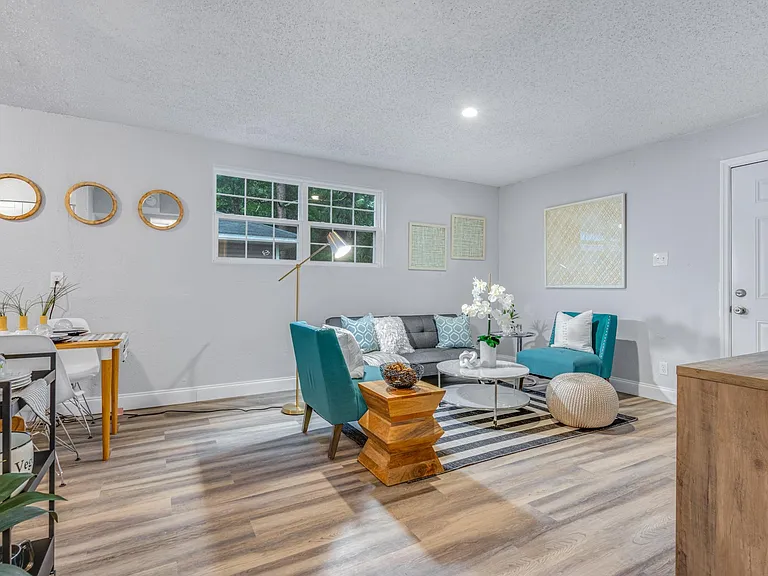 346 Dudley St — Photo 3