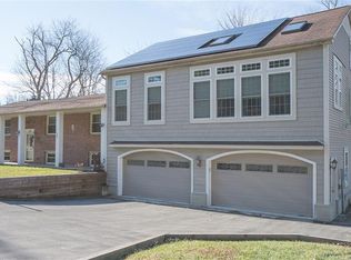 455 Saint Andrews Rd, Walden, NY 12586