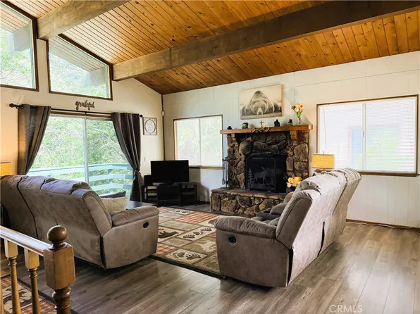 23641 Manzanita Dr, Crestline, CA 92325