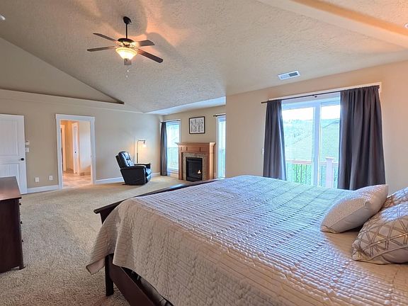 4th image of 3796 Illahe Hill Rd S