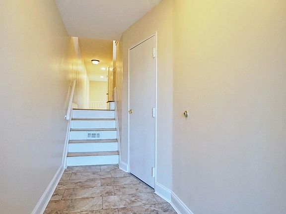 3rd image of 26 Bowling Green Pl