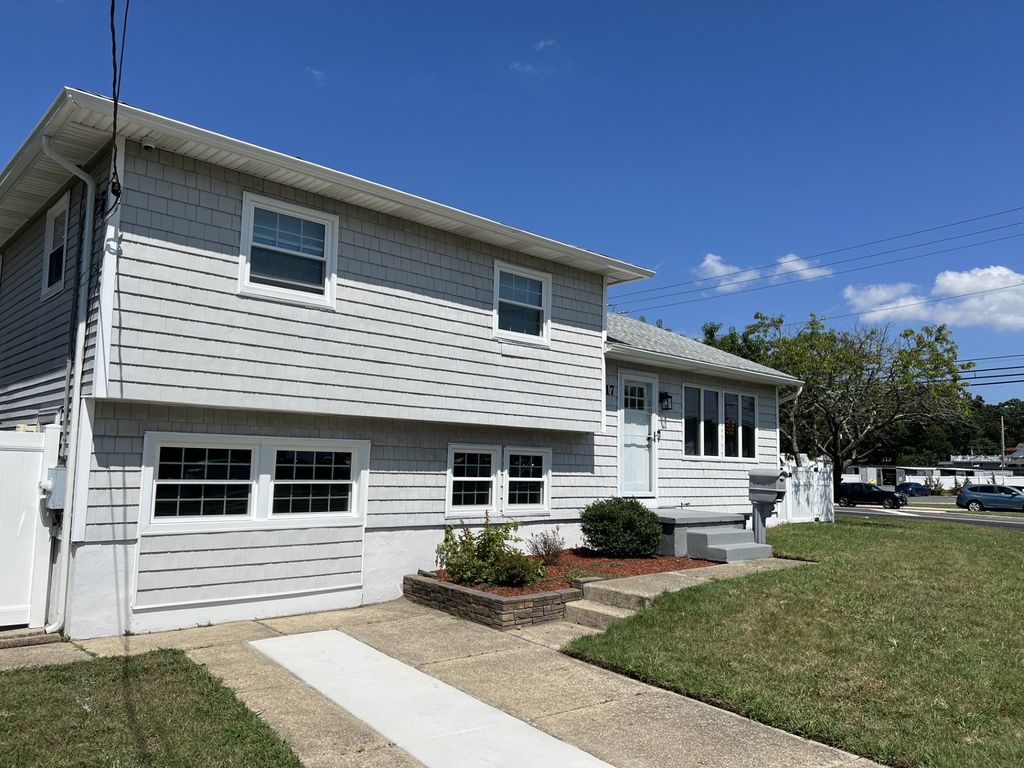 17 W Laurel Dr - Property Image