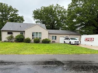 2976 Greer Rd, Akron, OH 44319