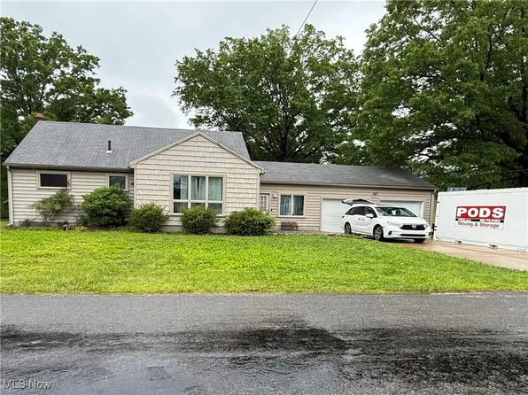 2976 Greer Rd, Akron, OH 44319