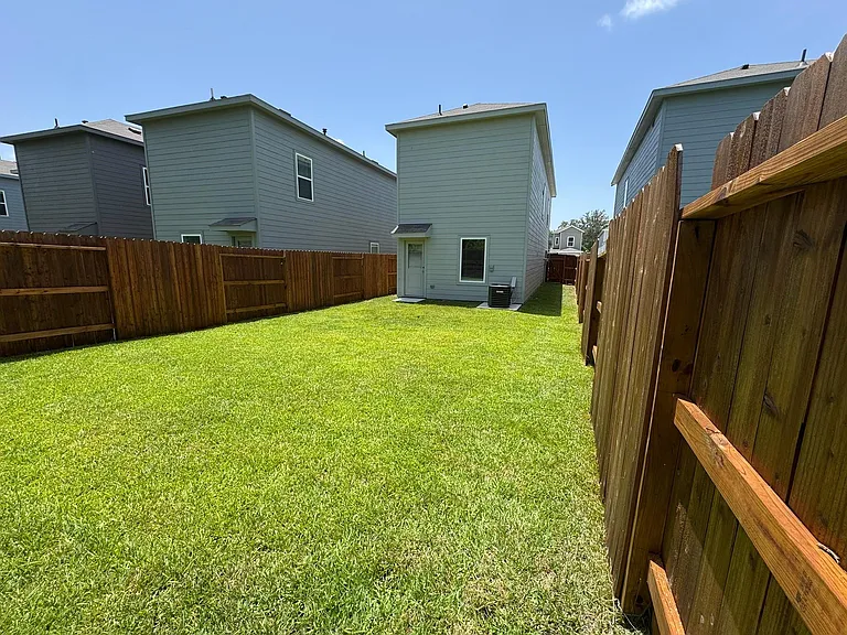 945 Pertuso Ln — Photo 15
