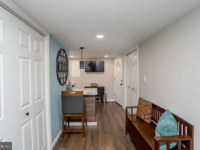 501 E Mount Airy Ave — Photo 23