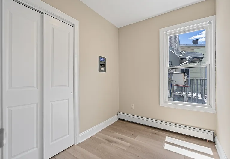 144 Inslee Pl #3R — Photo 9