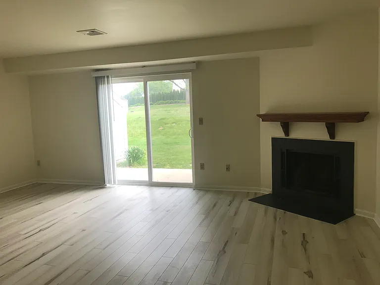 222 Cambridge Ct — Photo 17