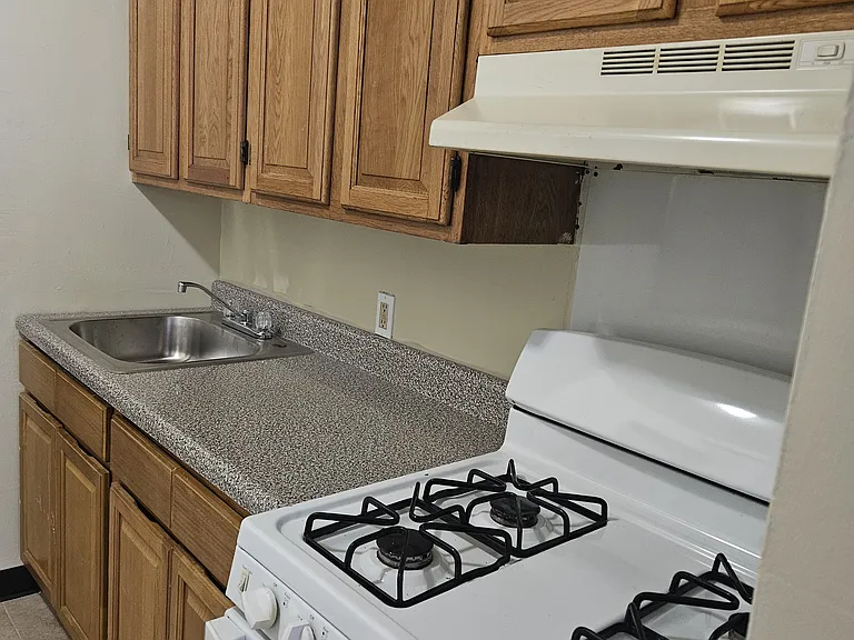 79 College Ave #4A — Photo 2