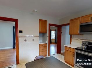 6 Cawfield St FLOOR 3, Dorchester, MA 02125
