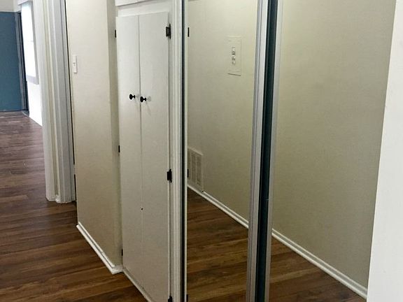3rd image of 3932 Stevely Ave APT 09